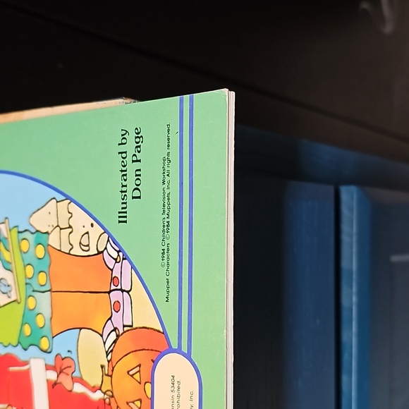 Sesame Street paper doll Golden book - Picture 8 of 14